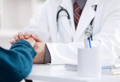 英国医生尝试用人粪制药消灭超级细菌
