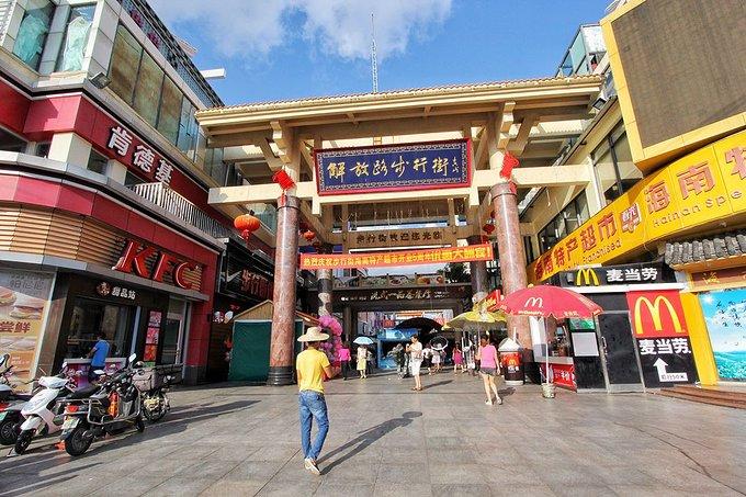 三亚回应游客质疑“接驳车十元”：停车场到景区1.5公里以上，游客可自行前往