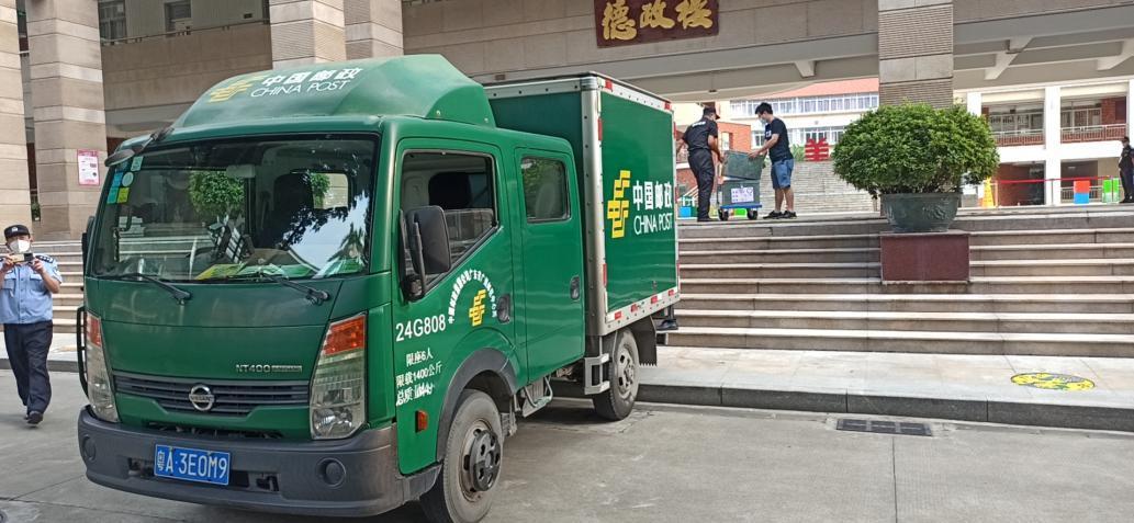全国网友都在偶遇高考试卷押运车，见证公正与责任的力量