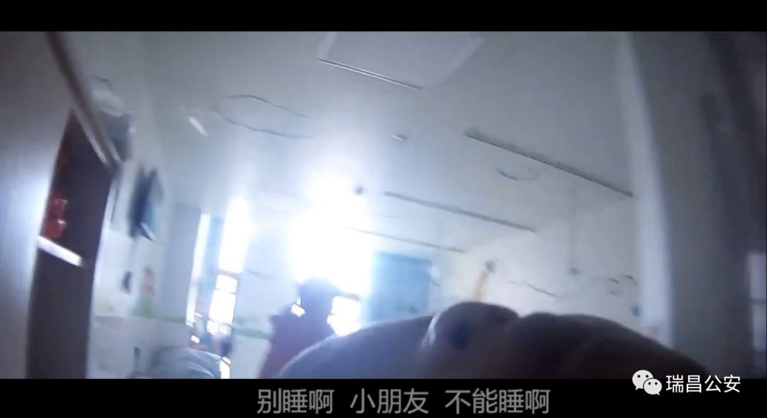 蛇咬危机，男子昏迷之际，医生上演生命保卫战