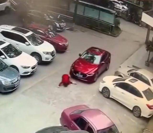女司机撞人后未踩刹车推行事件深度解析