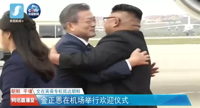 韩国记者为抢拍瞬间，一把推开李在明夫人