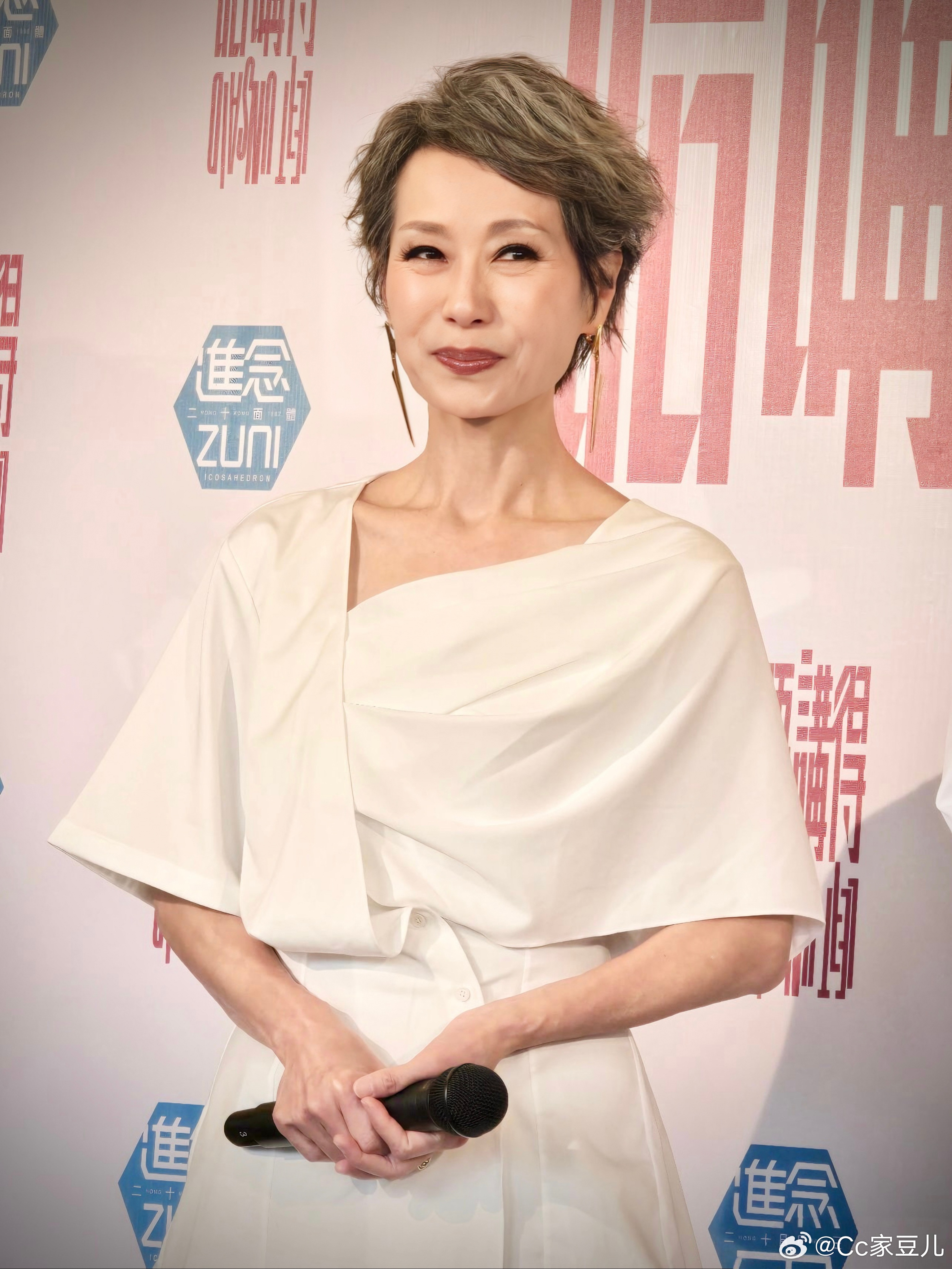 叶童送出大米，收获铁饭碗—跨界合作与社会责任的力量